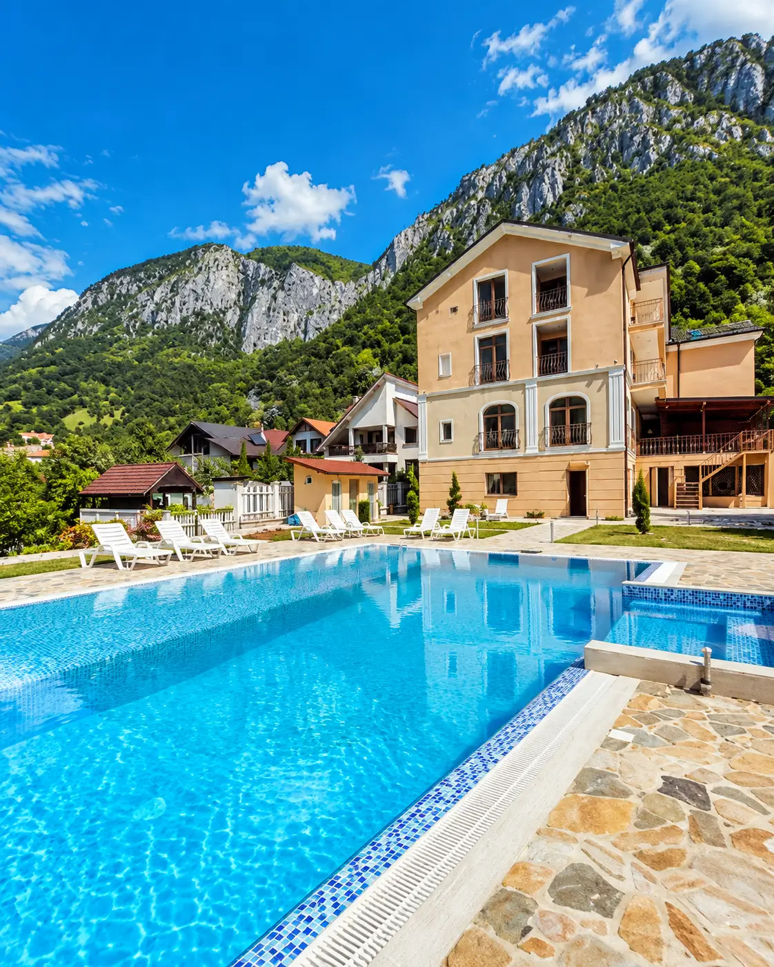 Pensiunea JOJO Imperial Resort Spa Băile Herculane cu piscină