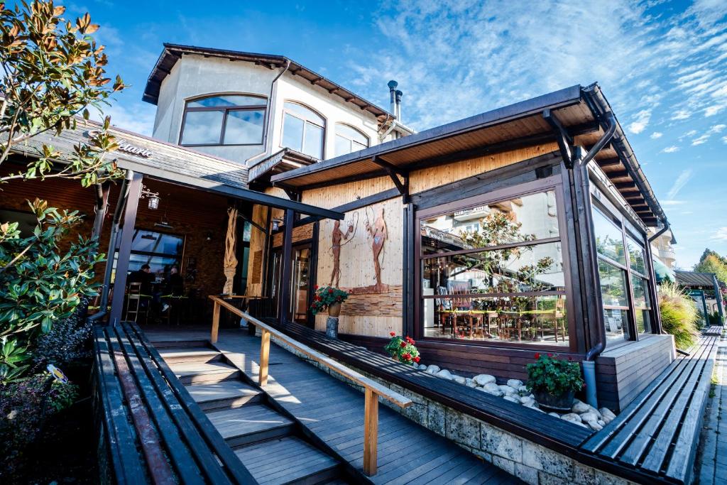 Cazare pe Transfăgărășan între munți și peisaje spectaculoase 7 590742867