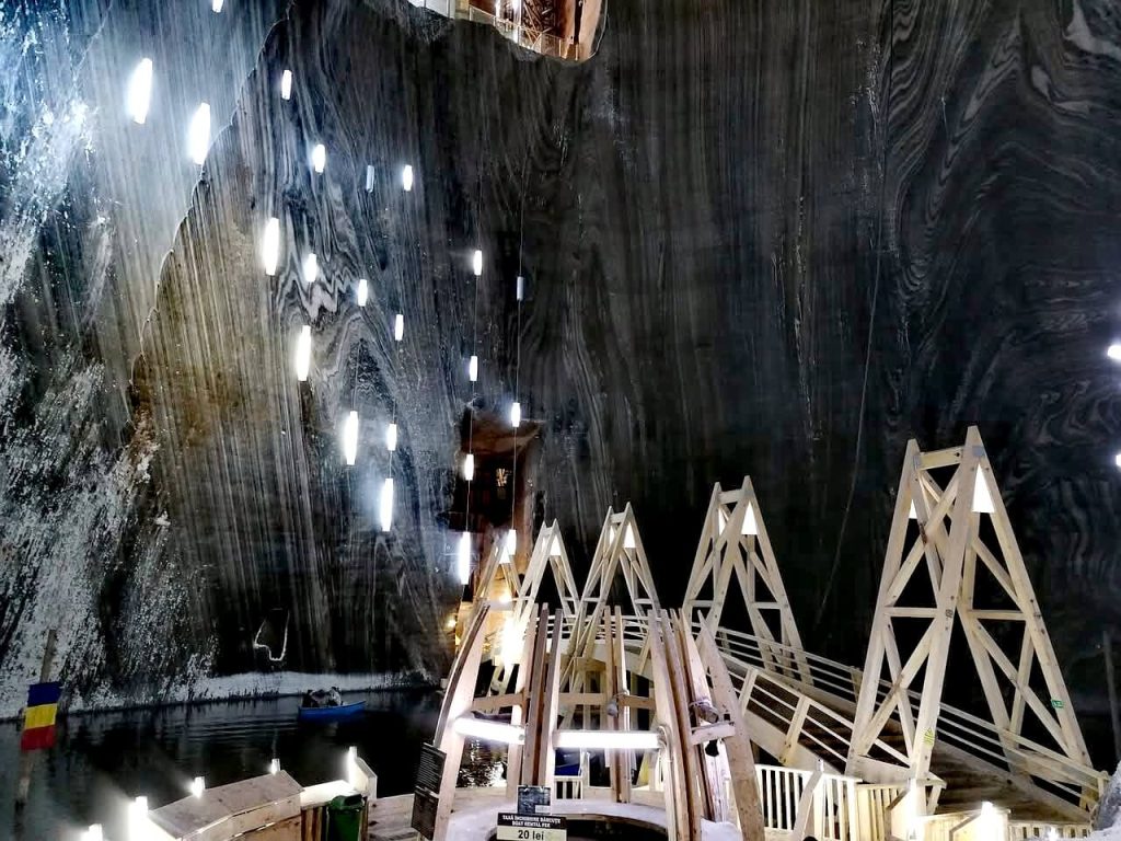 O călătorie în adâncuri: Salina Turda și cele mai bune locuri de cazare din zonă 4 FB IMG 1738845553050 edit 324337016196378