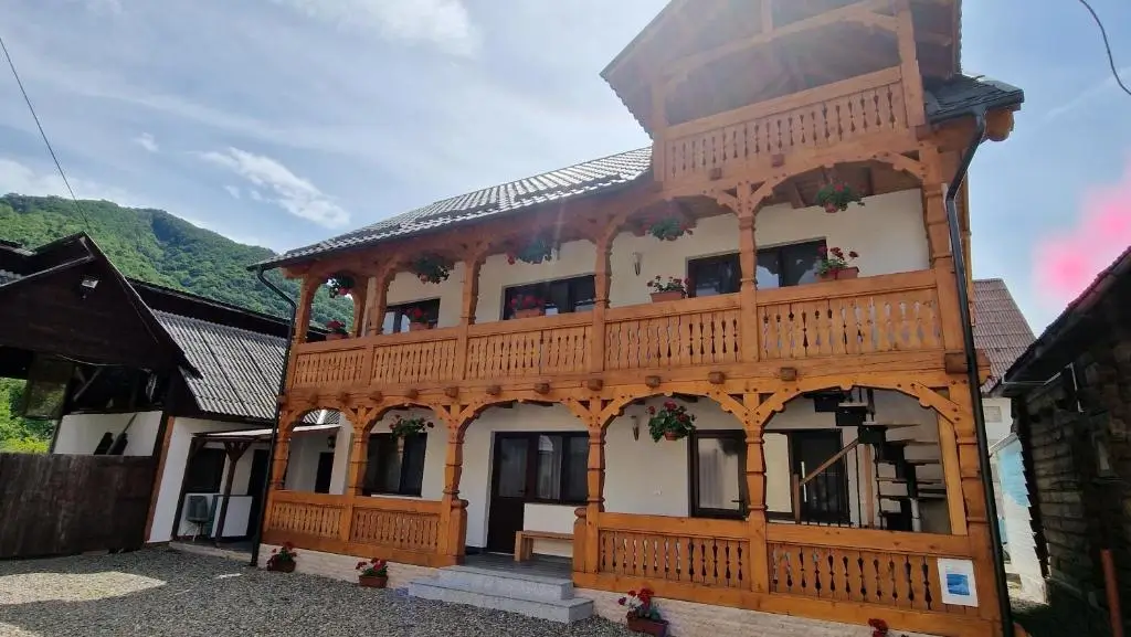 La Mona – cazare în Bârsana, Maramureș