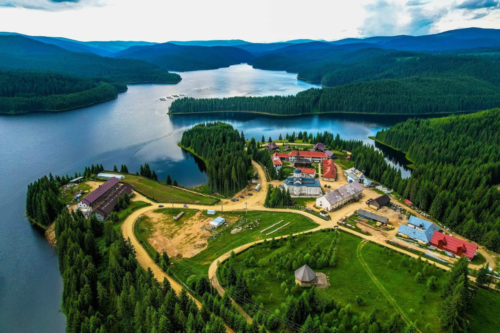 Popasul Regelui cazare la intrarea pe Transalpina