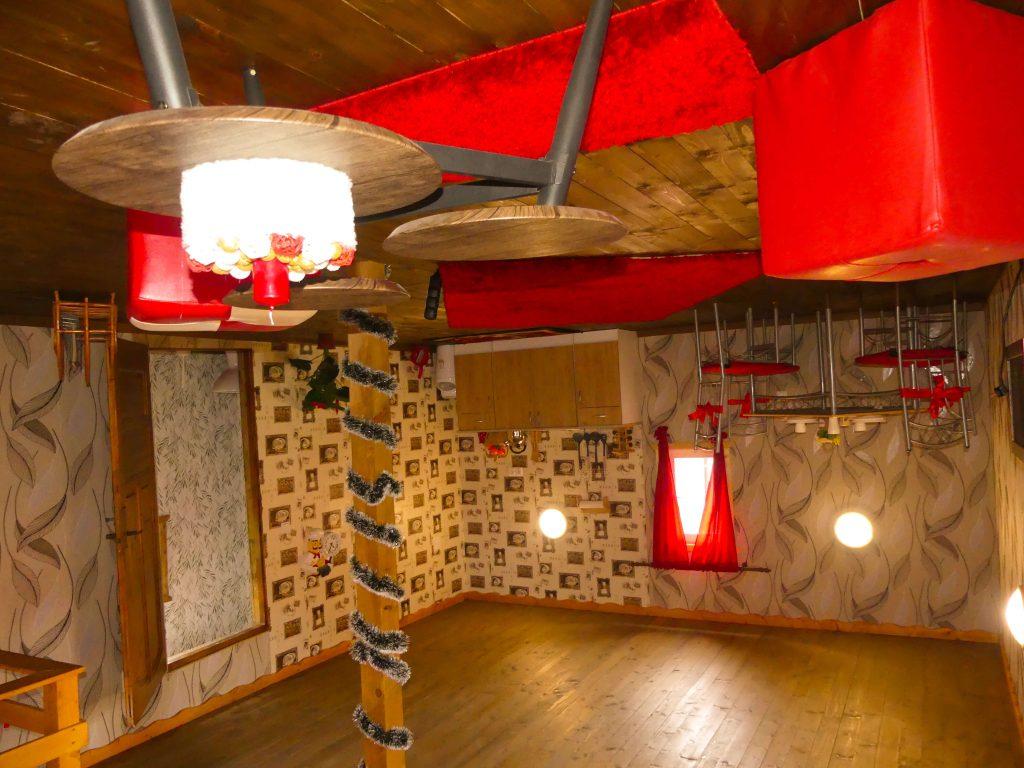 Casa răsturnată,această construcție neobișnuita atrage ca un magnet turistii 9 P1220765 edited