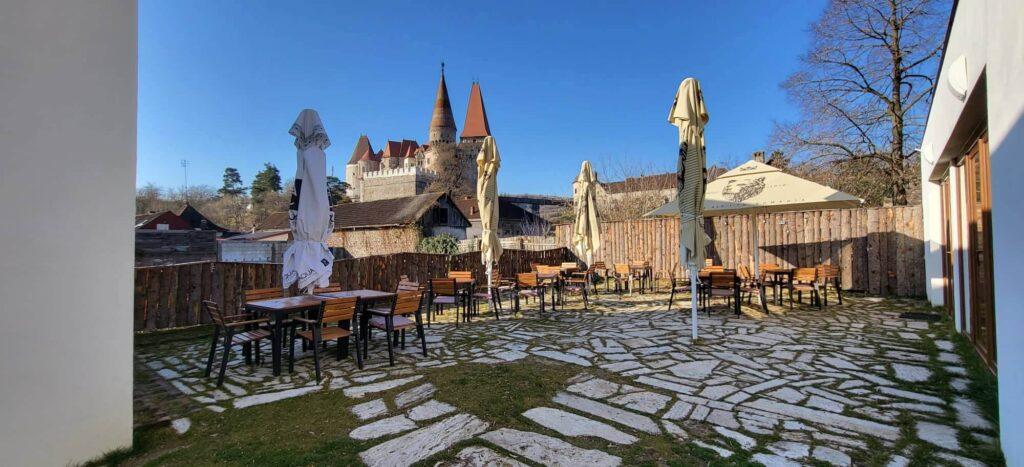 Hanul Huniazilor ,o superba locatie de cazare la 2 pasi de castelul Corvinilor 3 Hanul Huniazilor