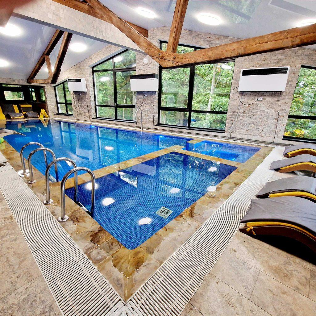 Cazare cu piscina in Maramures,la baza domeniului schiabil 4 Cazare cu piscina in Maramures