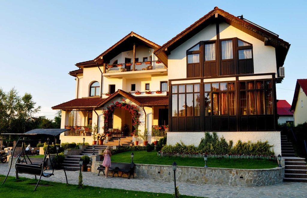Pensiunea Casa Domneasca,o locatie deosebita de cazare in apropierea Transfagarasanului 1 Pensiunea Casa Domneasca