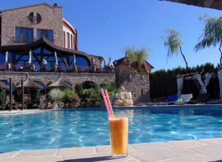 cazare cu piscina exterioara