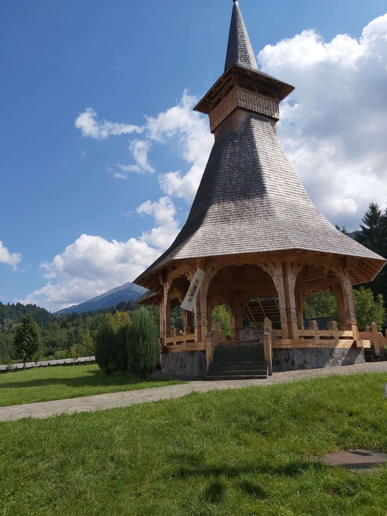 O bijuterie a Maramureșului: Mănăstirea Moisei 5 Mănăstirea Moisei