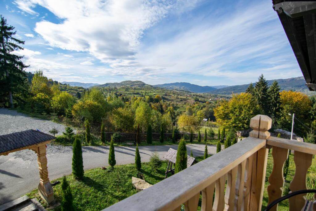 O bijuterie a Maramureșului: Mănăstirea Moisei 9 325715919