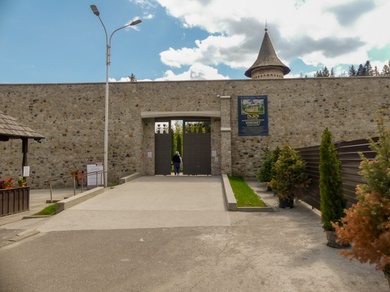 Mănăstirea Voroneț denumita si Capela Sixtină a Estului 3 P1340809 edited