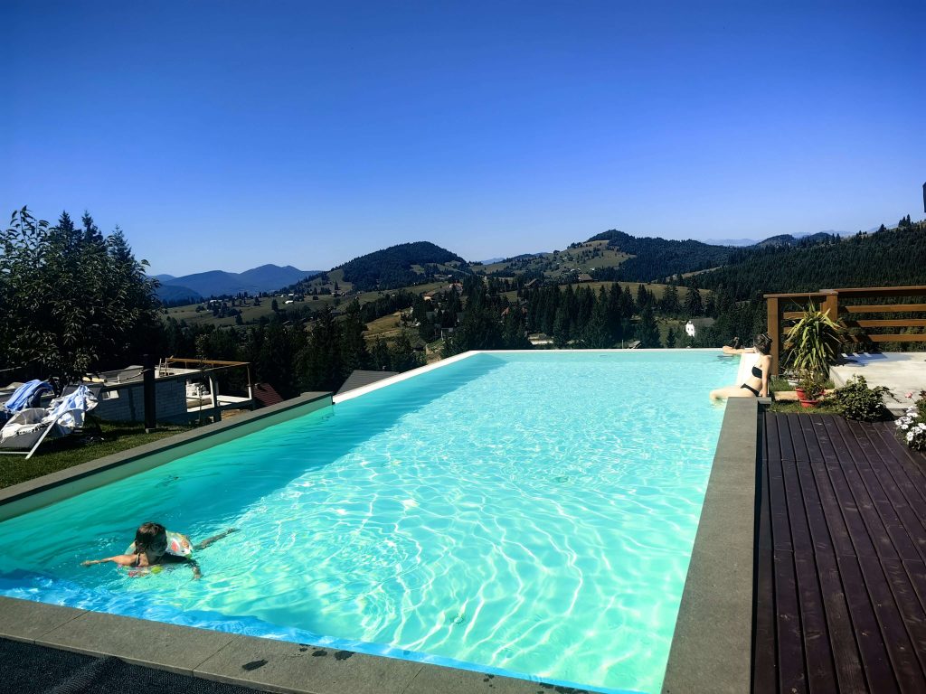 Tihuța Retreat piscina