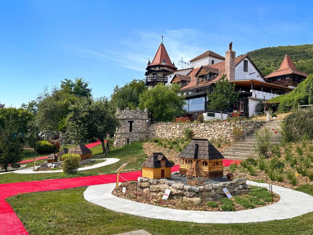  Castelul Lupilor