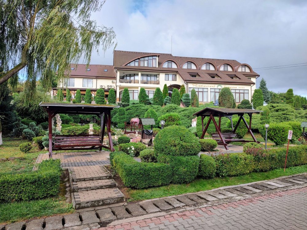 Complex Turistic Darina Sâncraiu de Mureș, cazare aproape de Târgu Mureș, cu lac și spații de relaxare
