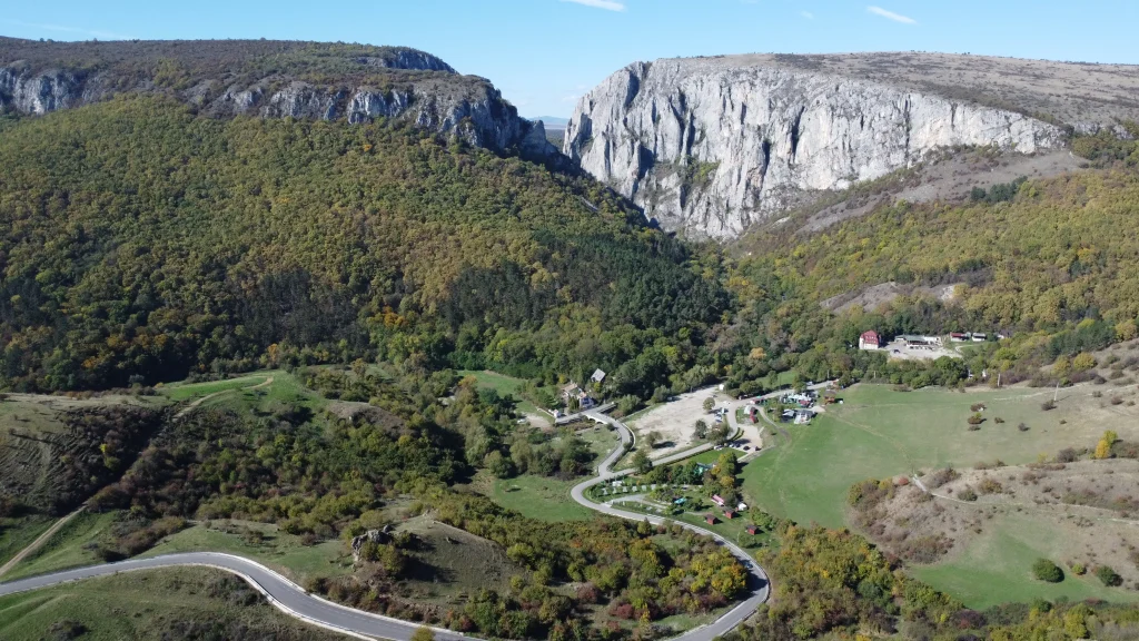 Vizitează Cheile Turzii, iar noi iți recomandăm 5 unități de cazare în apropiere 2 DJI 0866