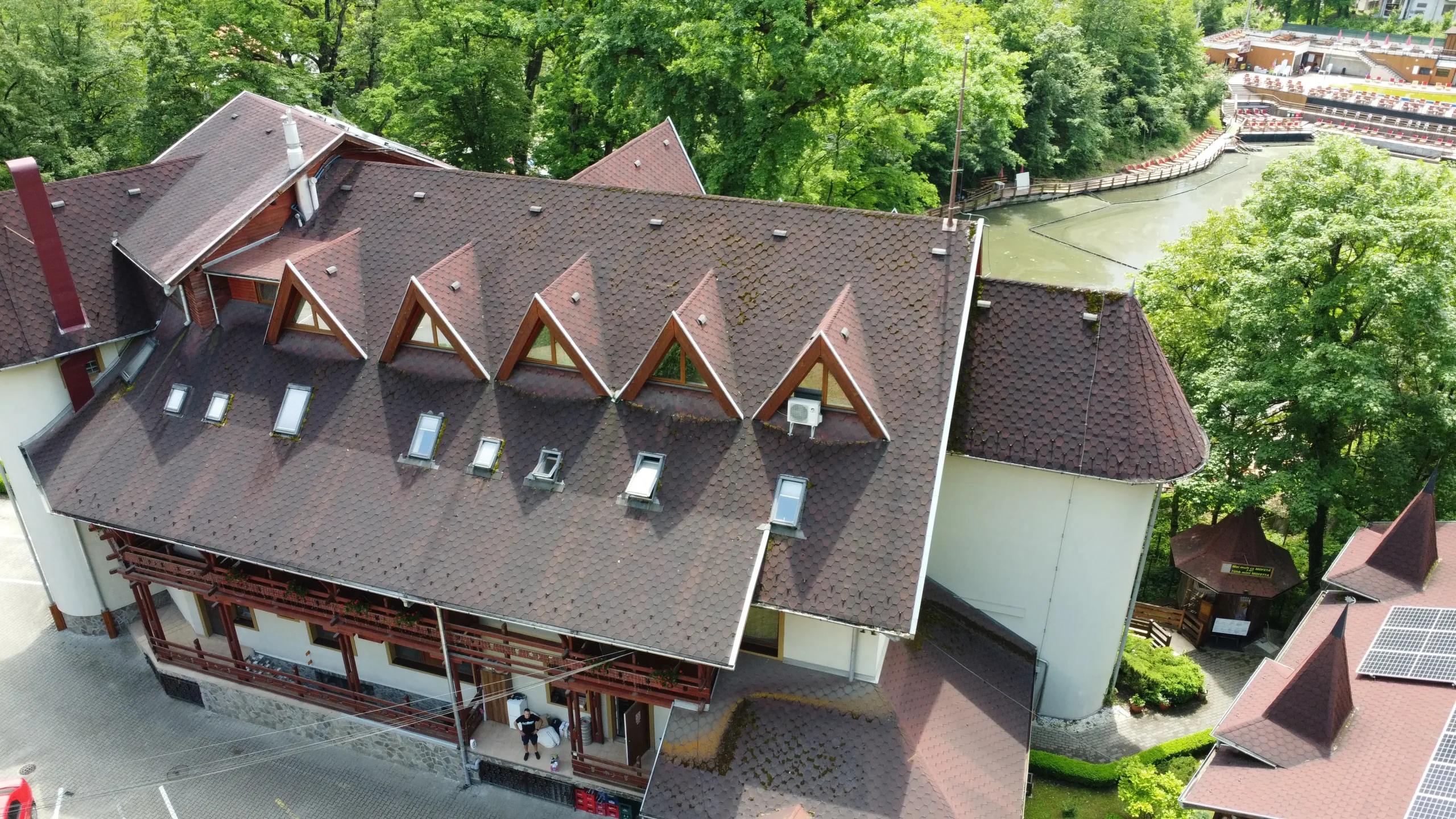 Hotel Szeifert din Sovata - liniște, natură, confort și relaxare lângă Lacul Ursu și Lacul Negru. Descoperă facilități premium și o atmosferă autentică.