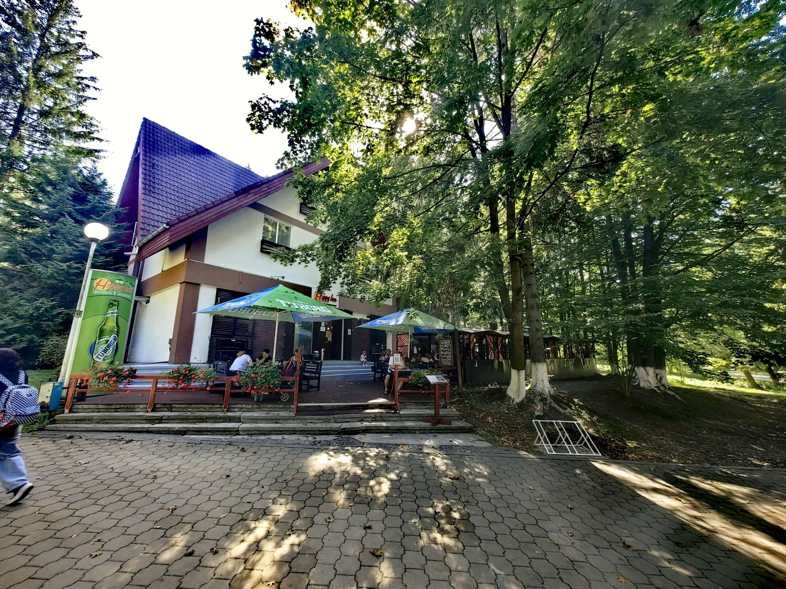 Pensiunea Happy Inn din Vatra Dornei – o cazare confortabilă în inima Parcului Municipal, perfectă pentru vacanțe de iarnă și vară.