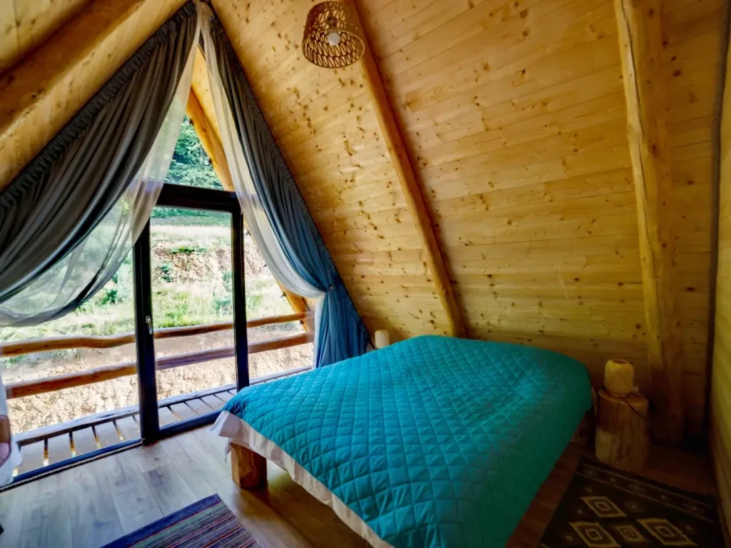 Cabana A-frame Pădurea Cerbilor dormitor 