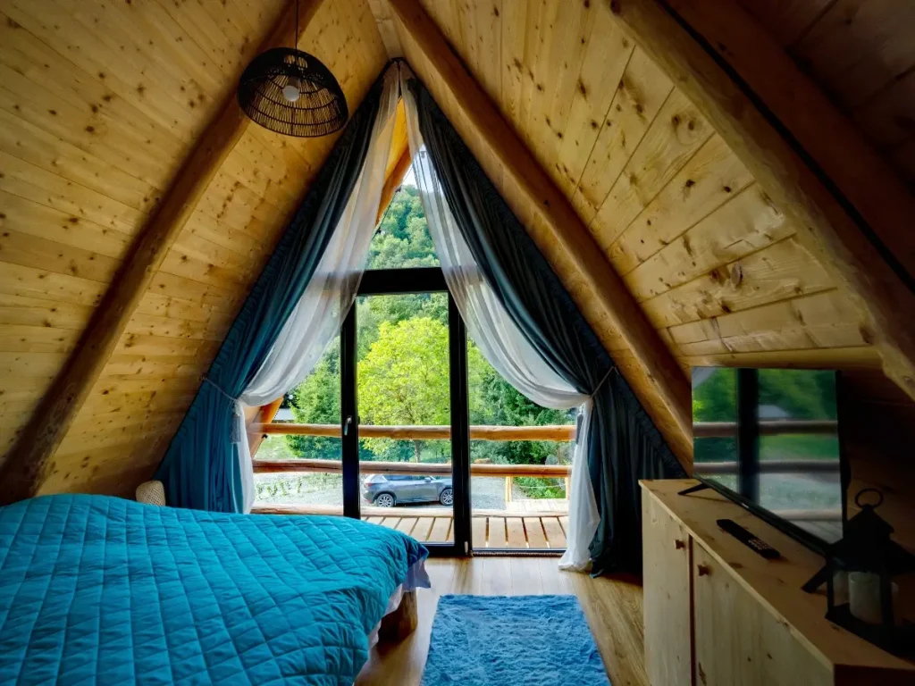 Cabana A-frame Pădurea Cerbilor dormitor 