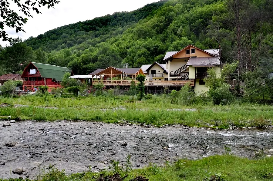 Pensiunea Ciobănelu din Valea Latoriței, cazare în natură în satul Ciunget, județul Vâlcea