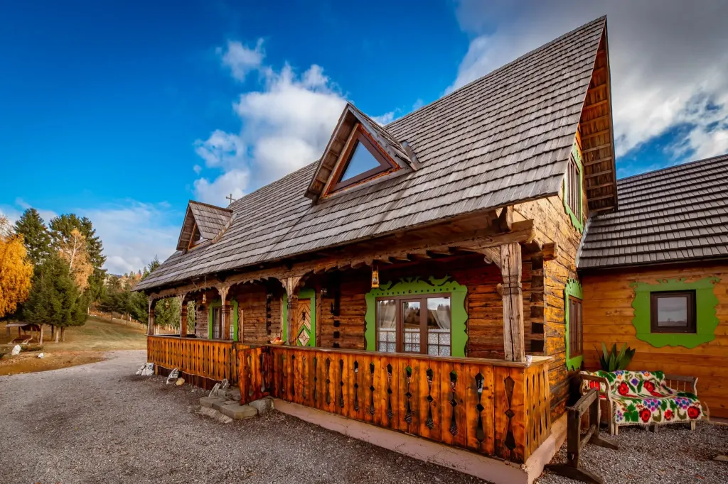 CASA DIN ȘETREF