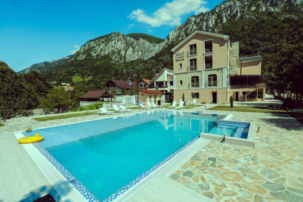 7 cazări din România unde ai piscină termală și facilități spa 4 piscină termală