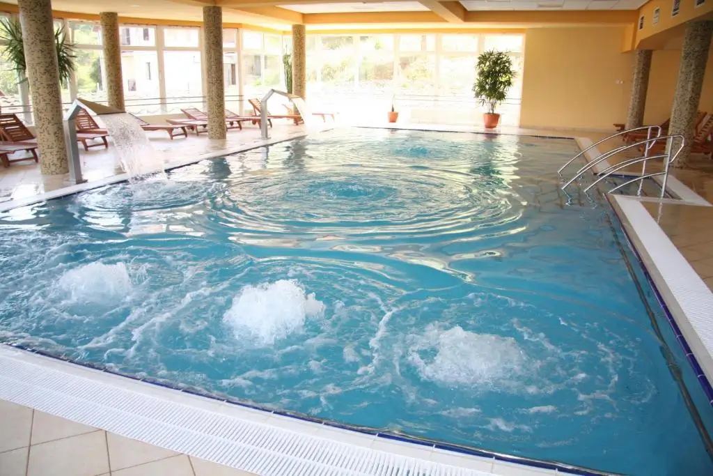 7 cazări din România unde ai piscină termală și facilități spa 5 piscină termală
