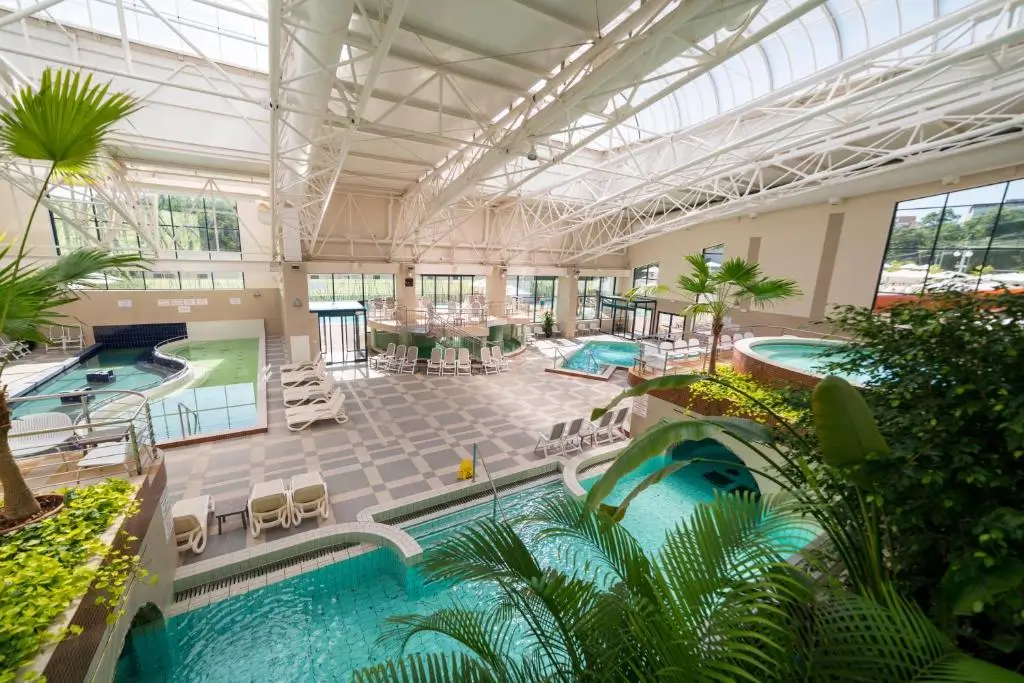 7 cazări din România unde ai piscină termală și facilități spa 2 piscină termală