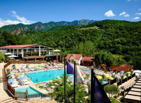 cazări cu piscină termală în România resort spa cu piscine interioare și exterioare