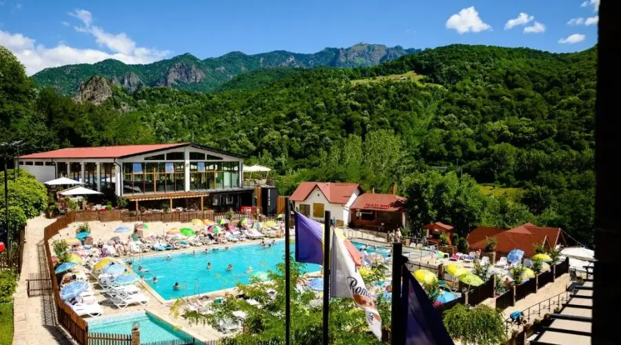 cazări cu piscină termală în România resort spa cu piscine interioare și exterioare