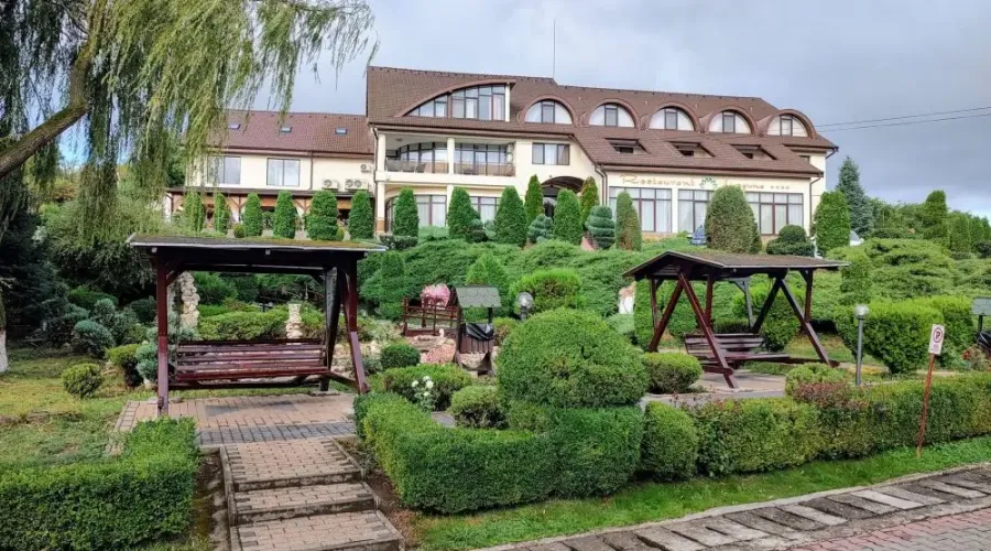 Complex Turistic Darina Sâncraiu de Mureș, cazare aproape de Târgu Mureș, cu lac și spații de relaxare
