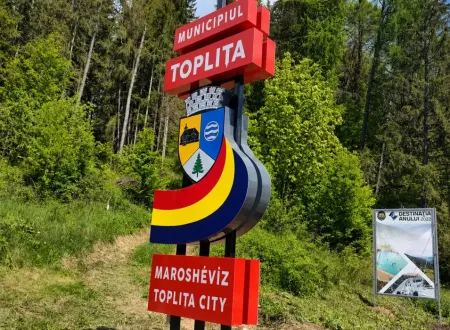 Vedere asupra zonei montane din Toplița, destinație pentru cazare și activități în județul Harghita