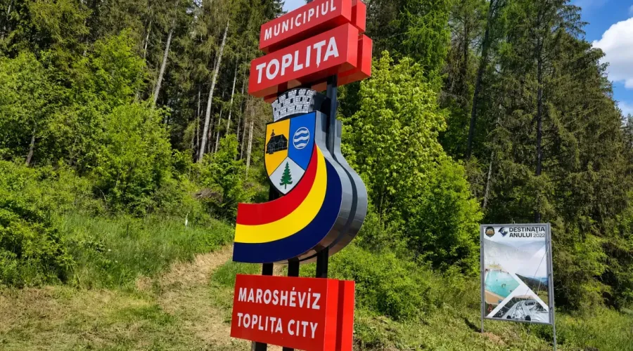 Vedere asupra zonei montane din Toplița, destinație pentru cazare și activități în județul Harghita
